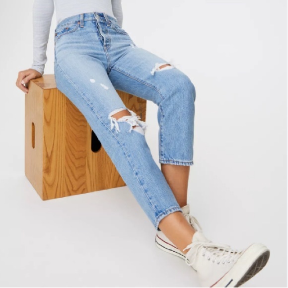 Levi’s Wedgie Straight Distressed Premium Jeans - Picture 2 of 7